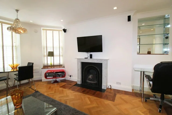 Flat Sloane Avenue in Greater London