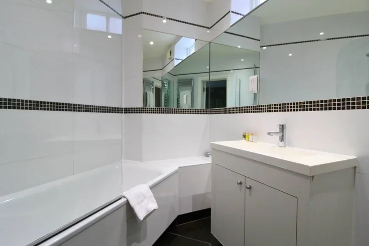 Flat Sloane Avenue in Greater London