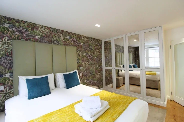 Flat Sloane Avenue in Greater London