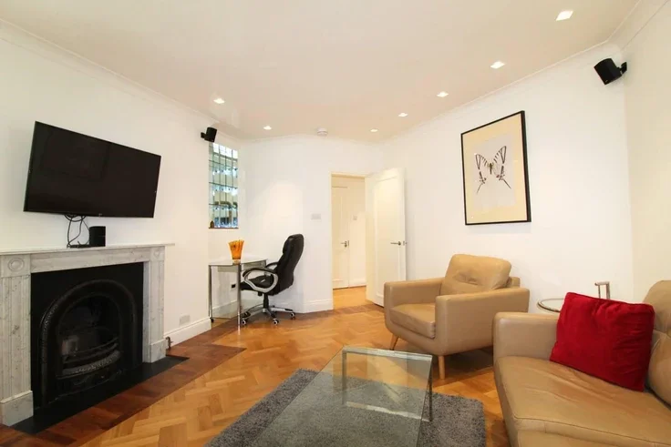 Flat Sloane Avenue in Greater London