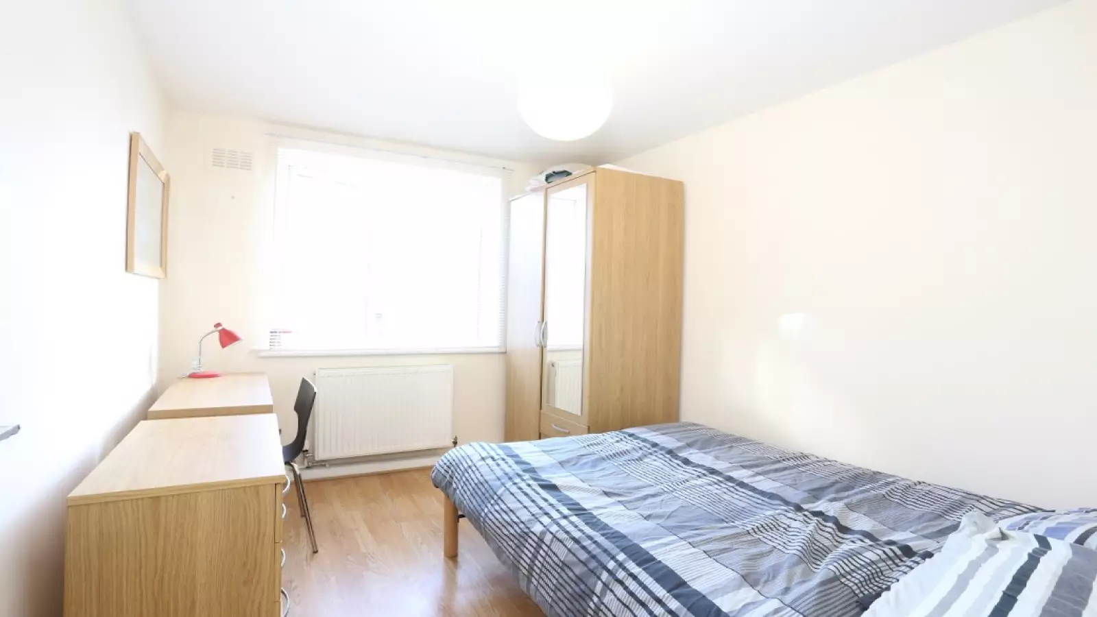 Room Hereford Road in Greater London