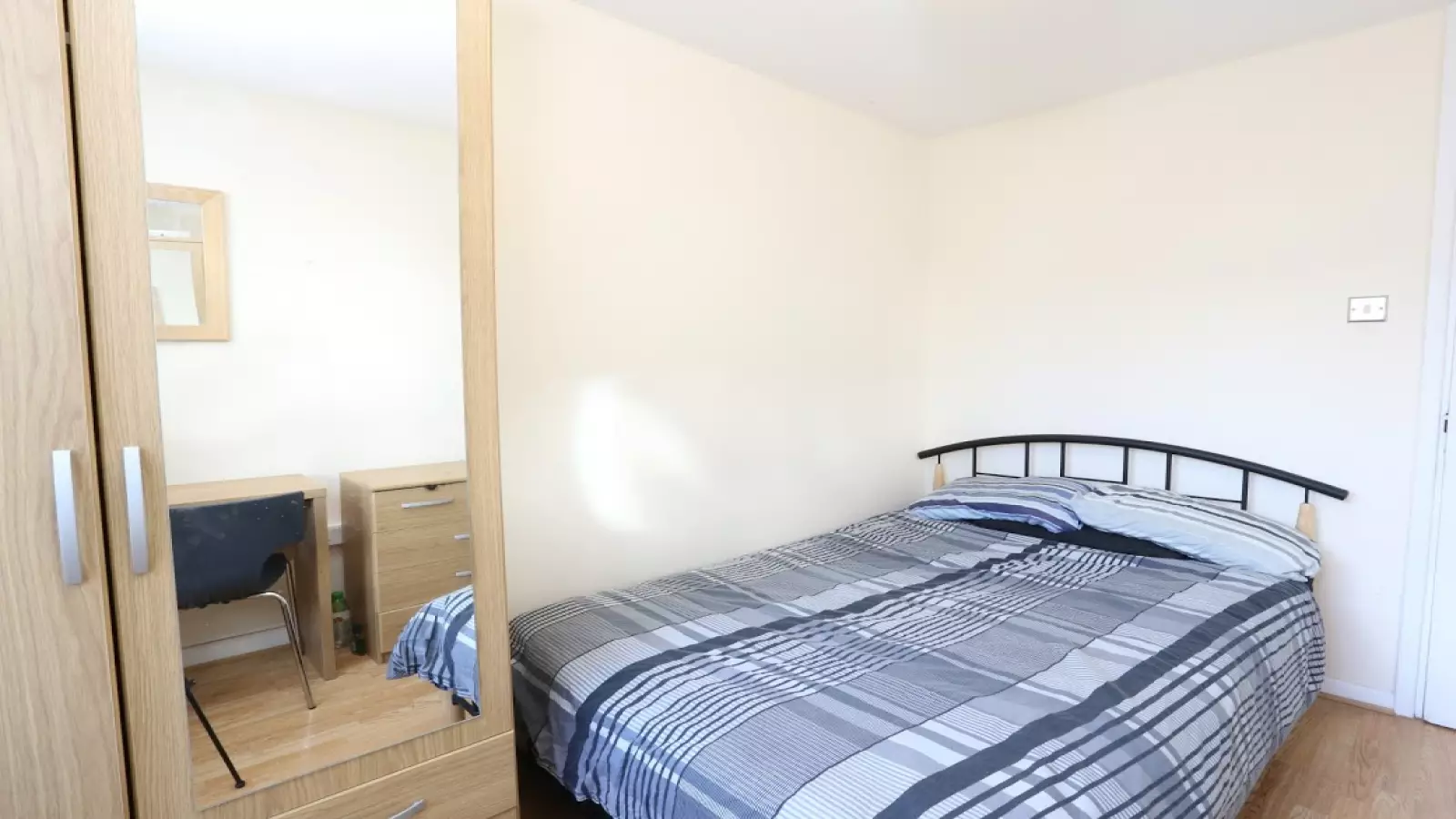 Flat Hereford Road in Greater London