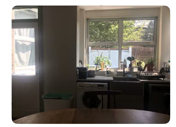 Room Alfearn Road in Greater London