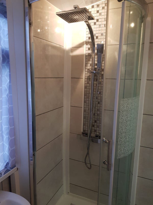 Room Ravensdale Road in Coventry
