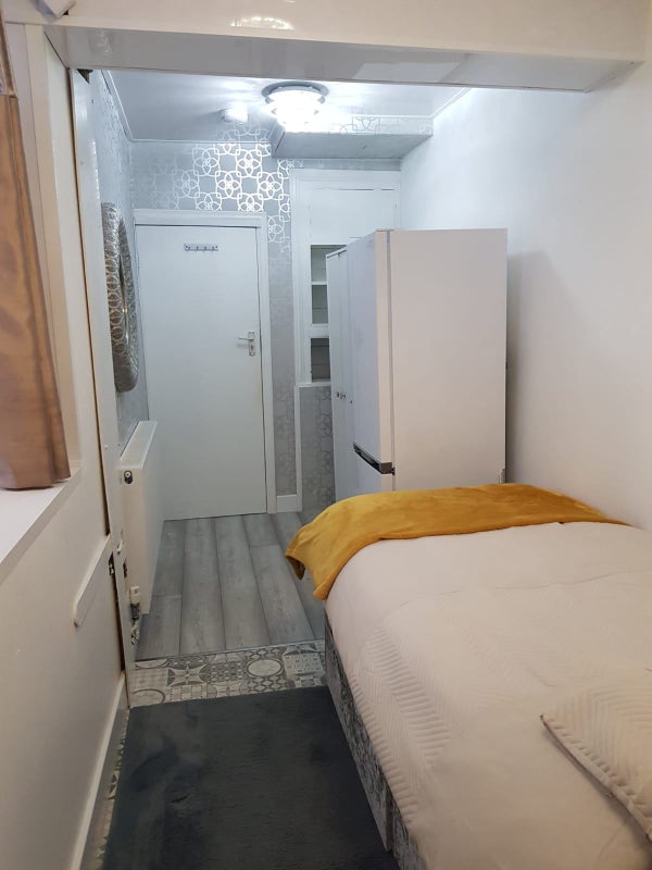 Room Ravensdale Road in Coventry