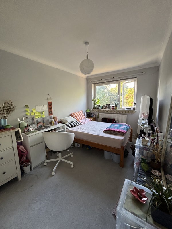 Room Cortis Road in Greater London