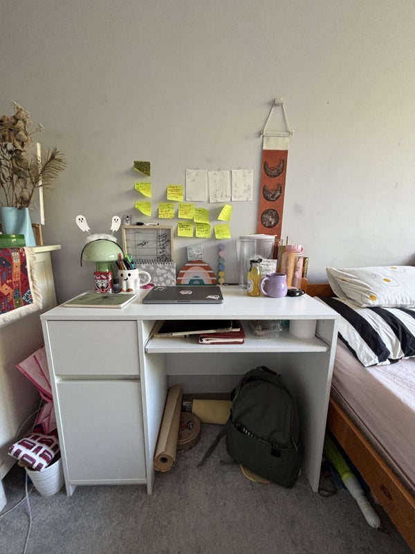 Room Cortis Road in Greater London