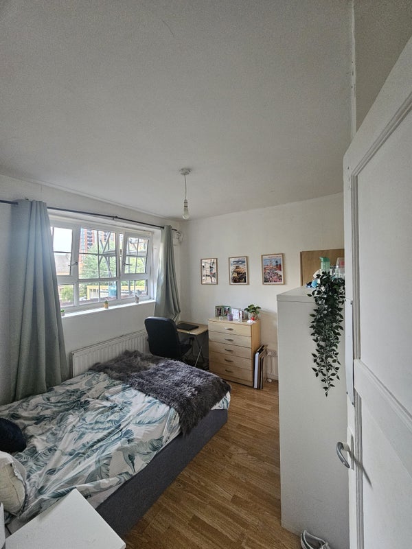 Room Falmouth Road in Greater London
