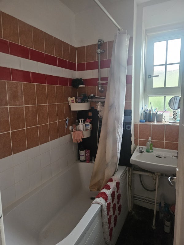Room Falmouth Road in Greater London