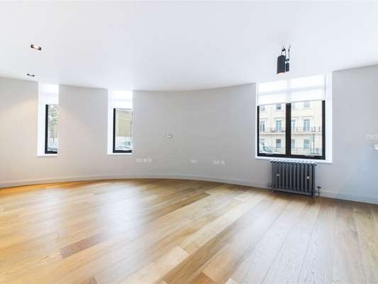 Flat Grosvenor Road in City of Westminster