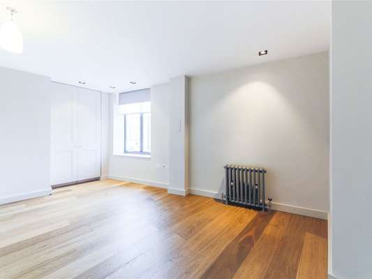 Flat Grosvenor Road in City of Westminster