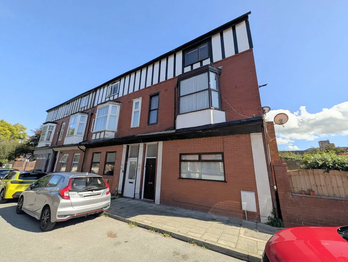 Flat Gordon Street in Southport