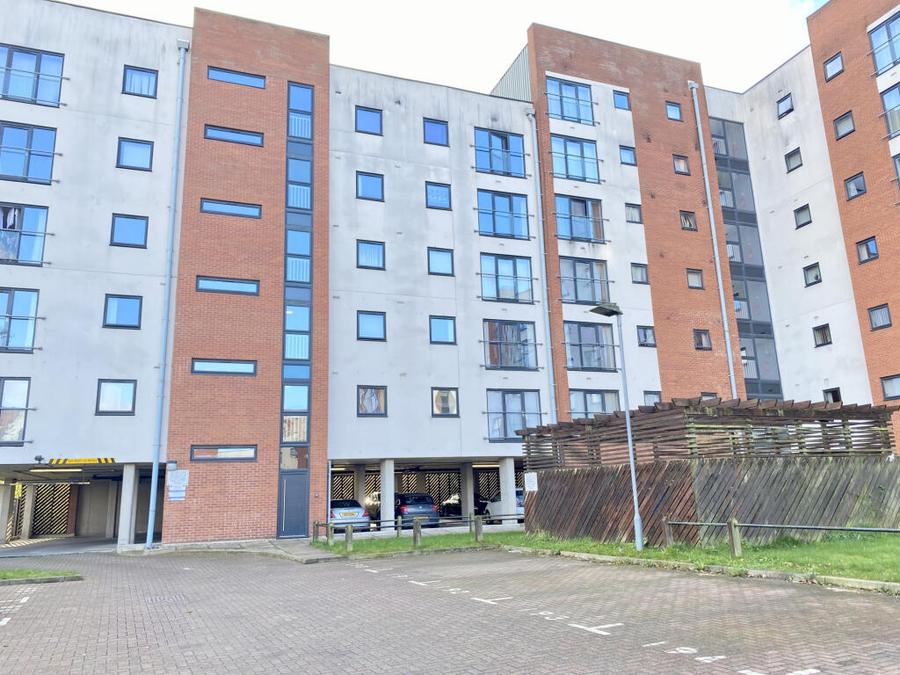 Flat Eccles New Road in Salford