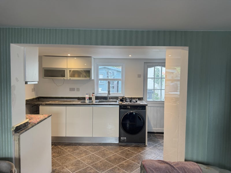 Room Millhams Road in Bournemouth