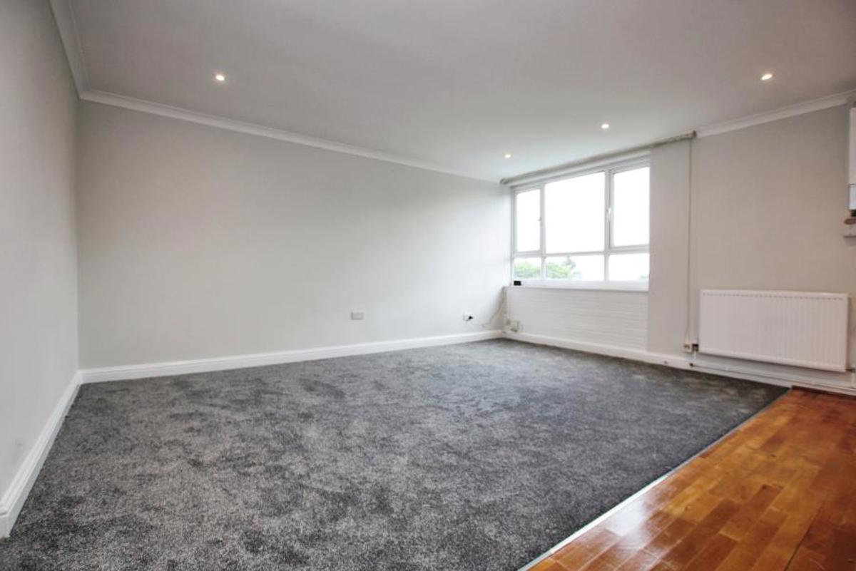 Flat Westacre Close in Bristol