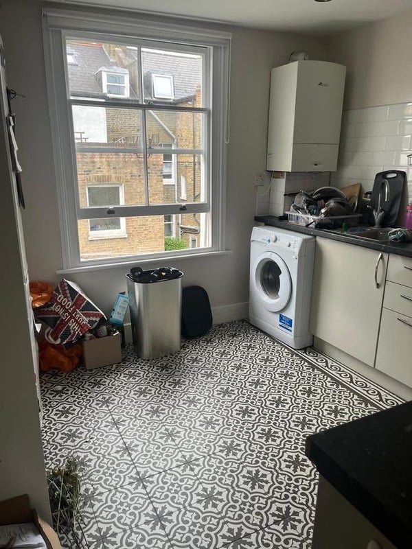 Room Tremadoc Road in Greater London