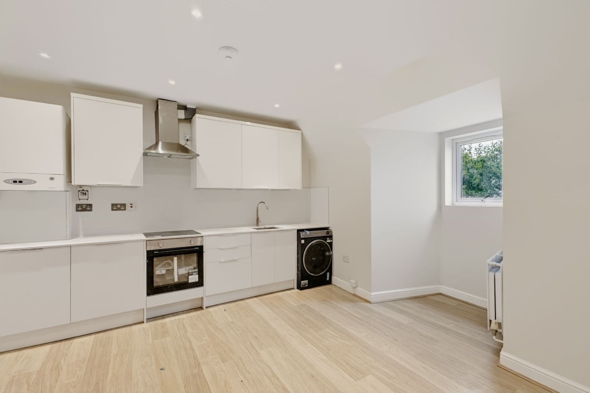 Flat Peckham High Street in Greater London