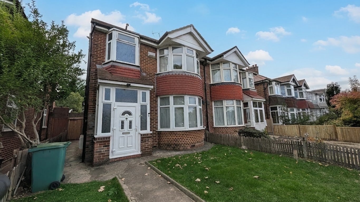 House Western Avenue in Greater London