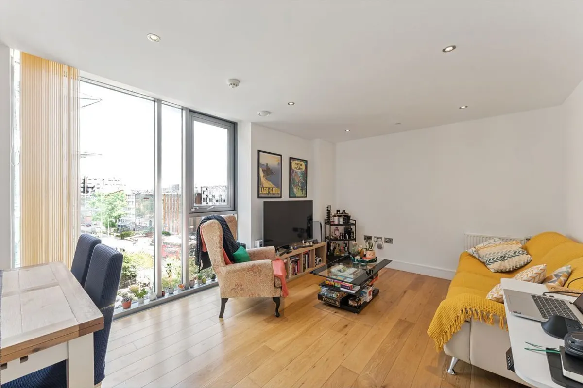 House Uxbridge Road in Greater London