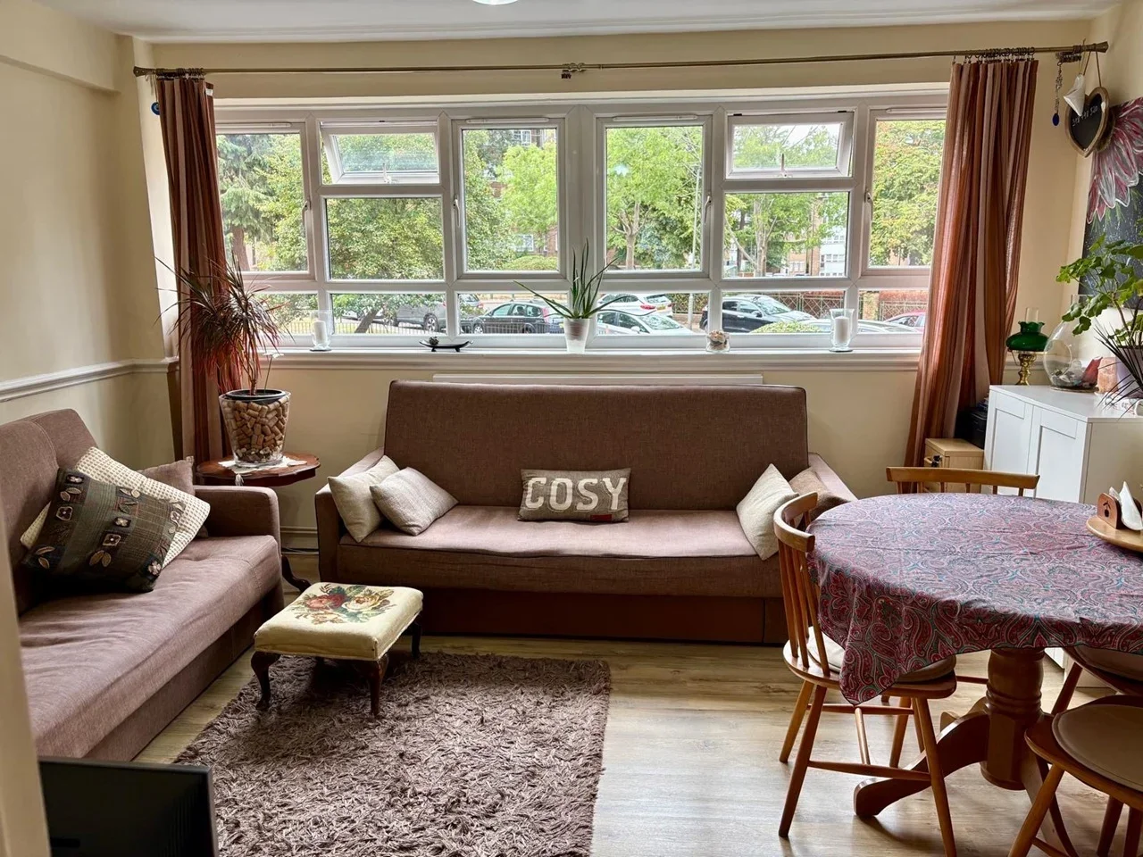 Flat Southmead Road in Greater London