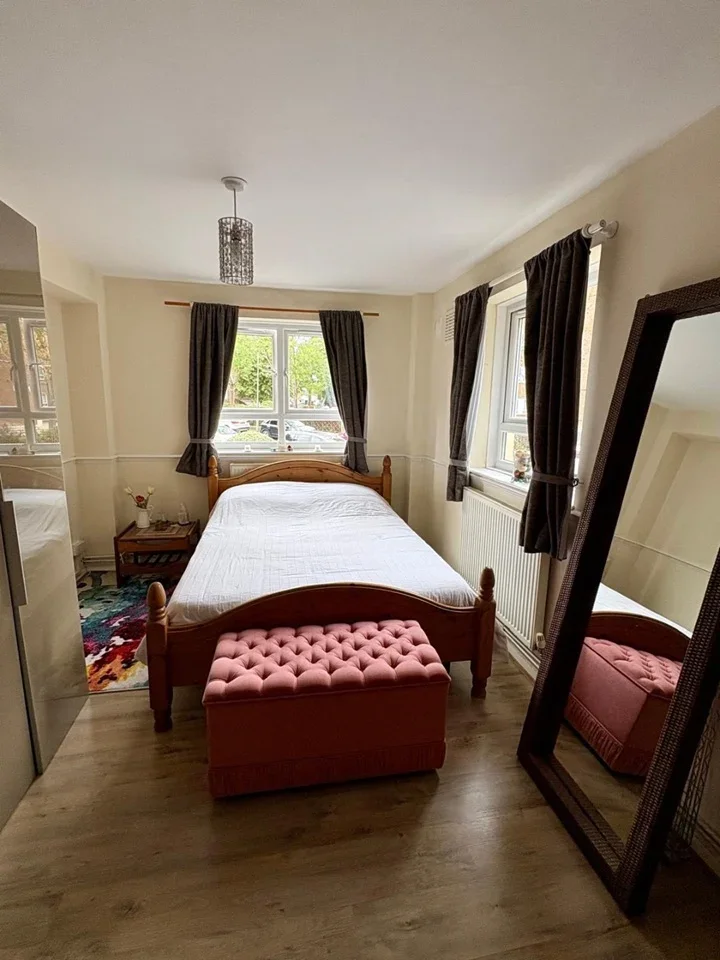 Flat Southmead Road in Greater London