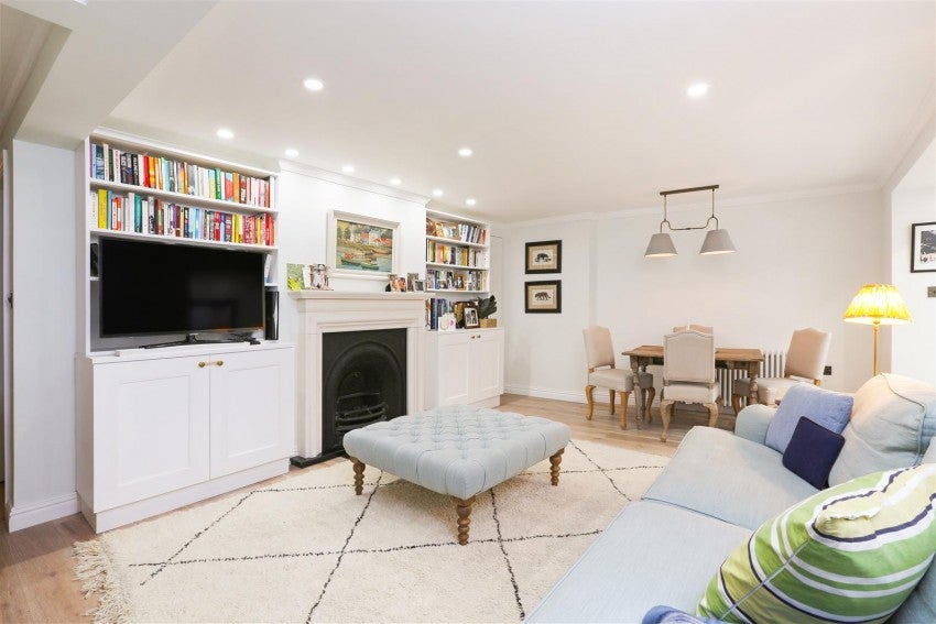 Flat Powis Square in Greater London