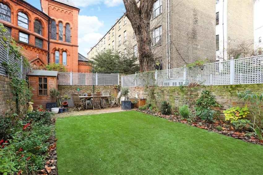 Flat Powis Square in Greater London