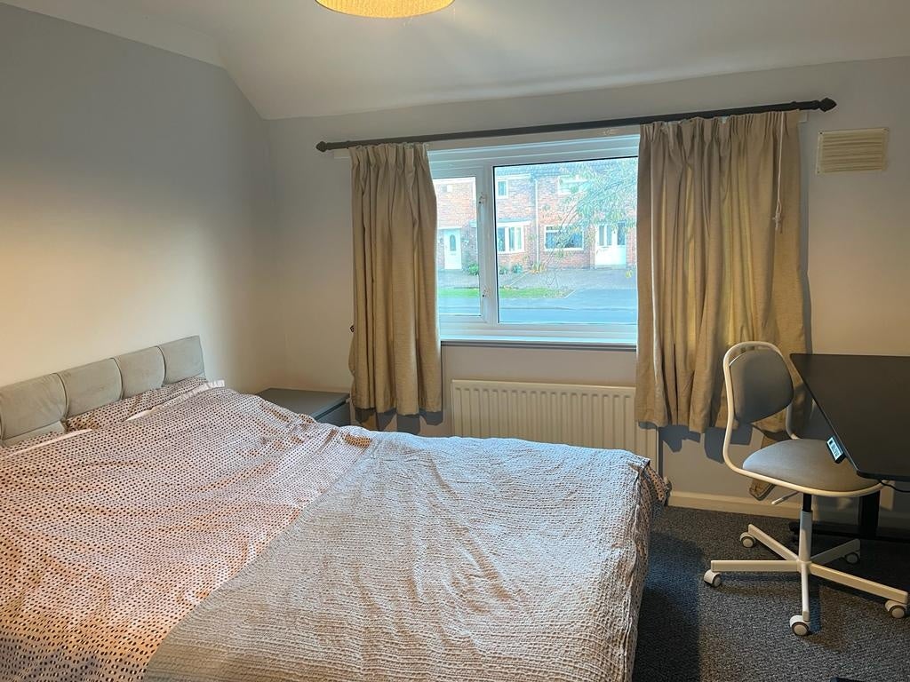 Room Woodhouse Road North in Wolverhampton