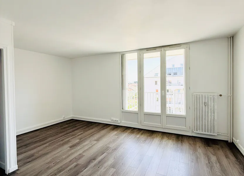 Flat Rue Pierre et Marie Curie in Alfortville