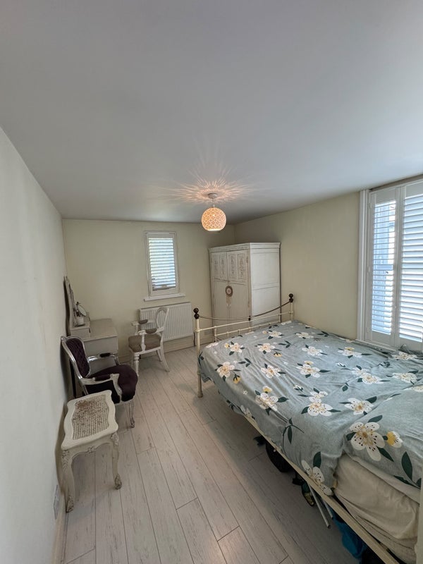 Room Leythe Road in Greater London