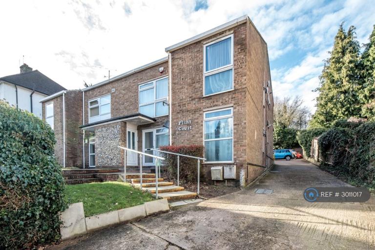 Flat Farley Hill in Luton