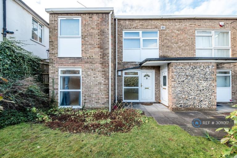Flat Farley Hill in Luton