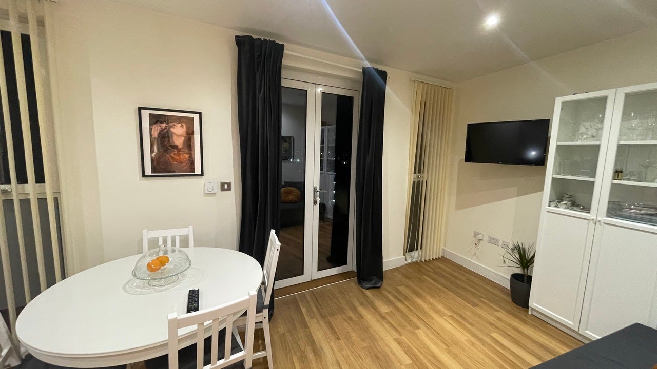 Flat Hatton Road in London