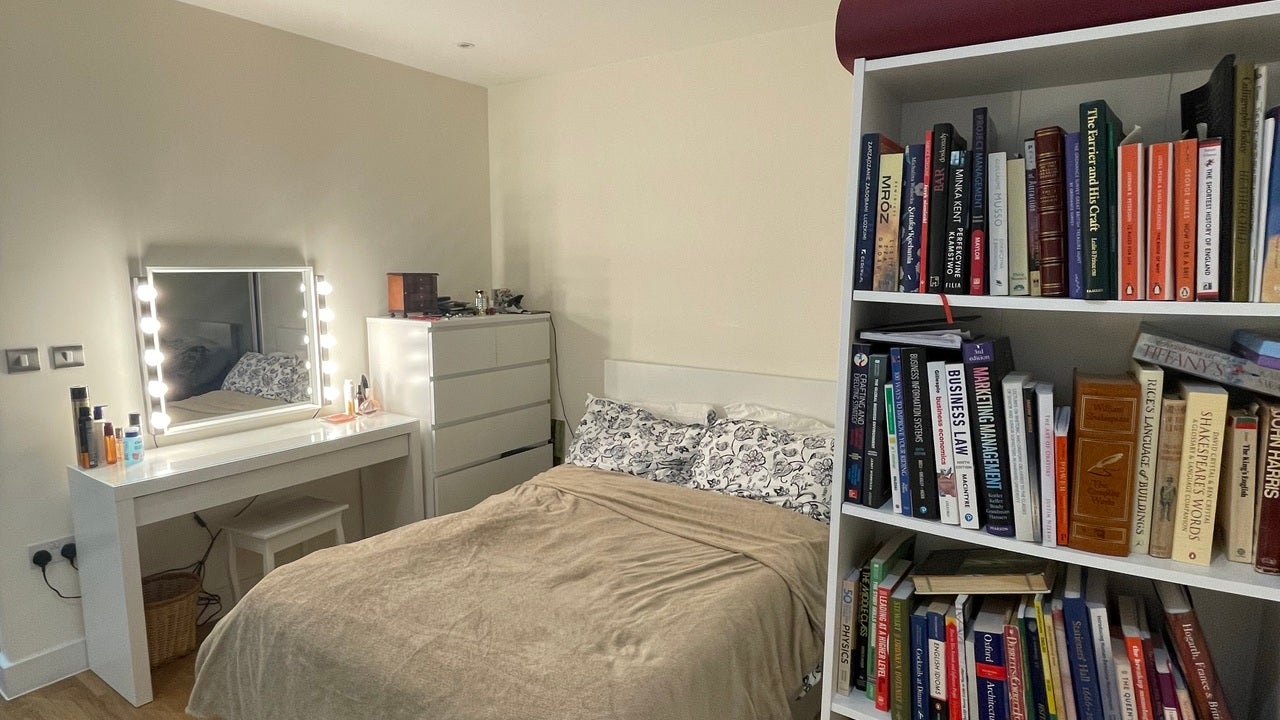 Flat Hatton Road in London