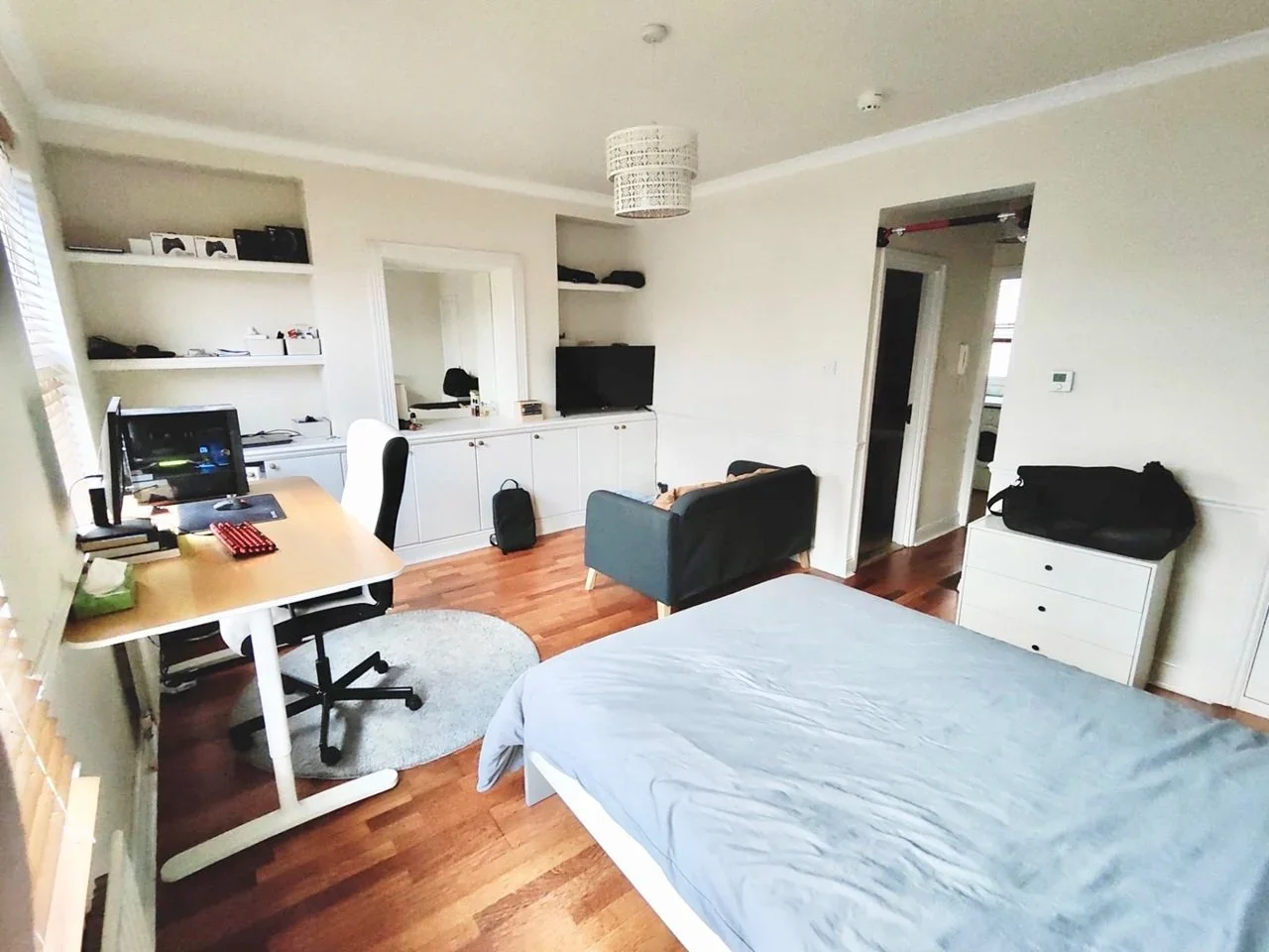 Flat Wells Road in Greater London