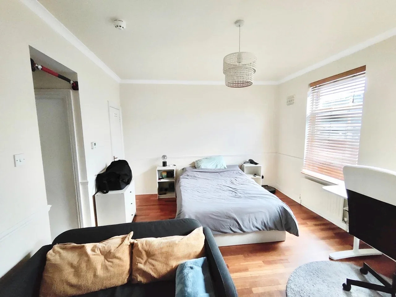 Flat Wells Road in Greater London