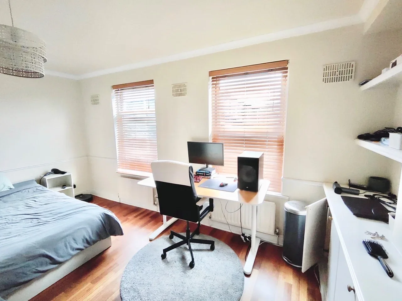 Flat Wells Road in Greater London