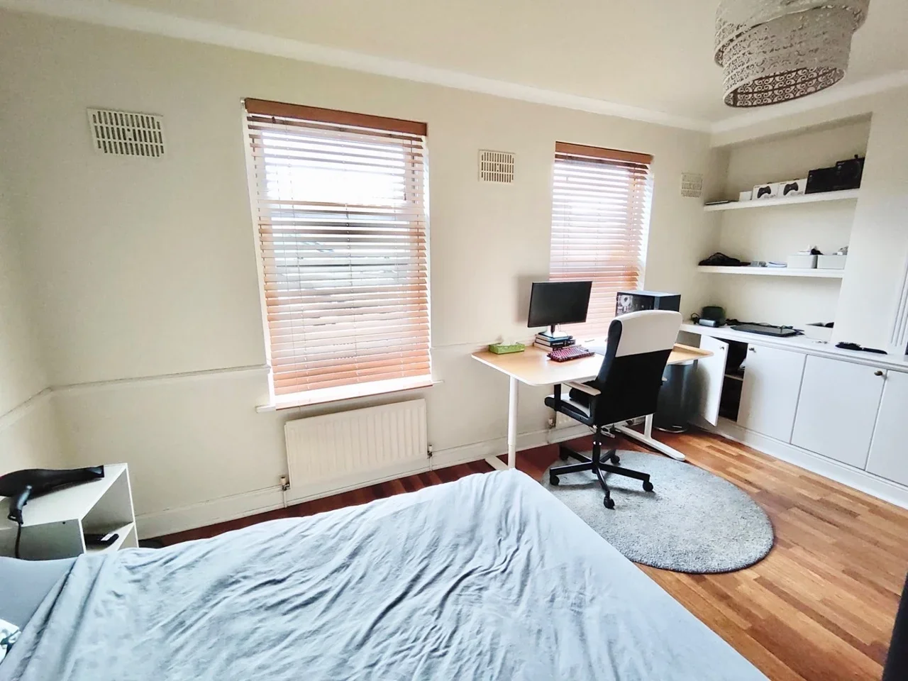 Flat Wells Road in Greater London
