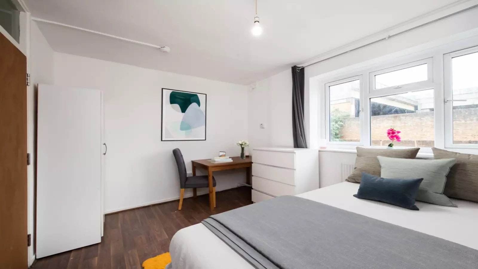 Flat Stewarts Road in Greater London