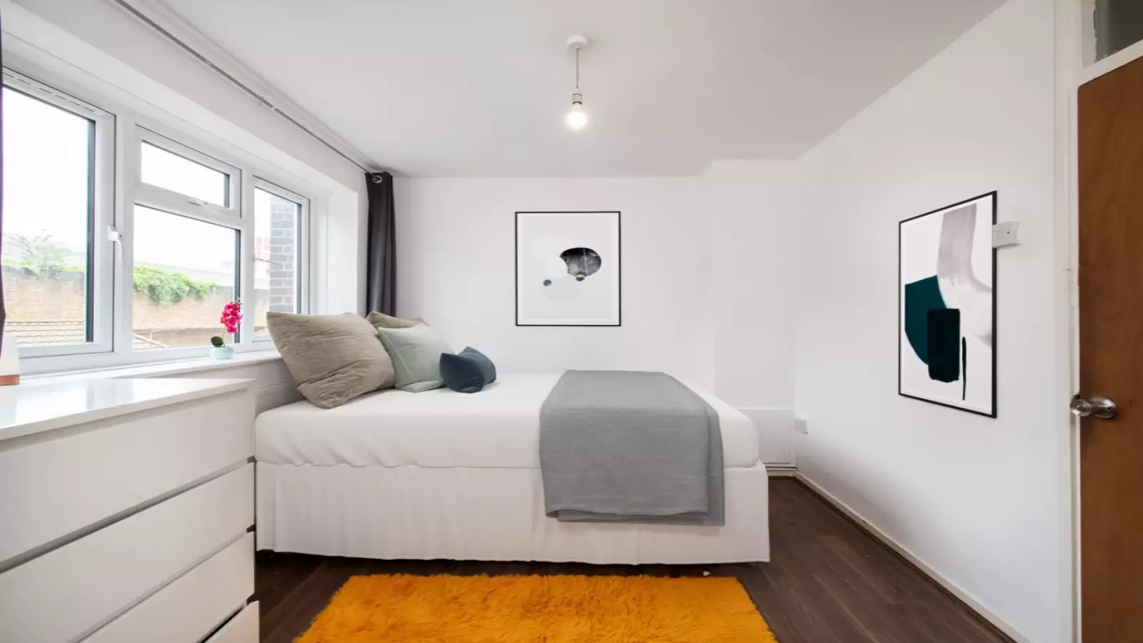 Flat Stewarts Road in Greater London