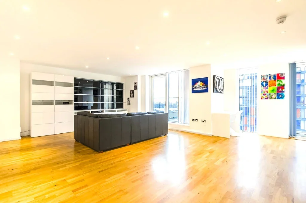 Flat Millharbour in Greater London