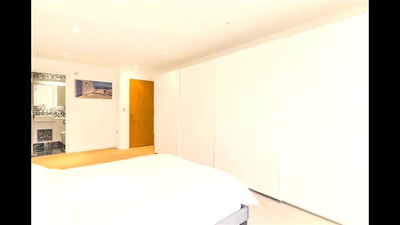 Flat Millharbour in Greater London