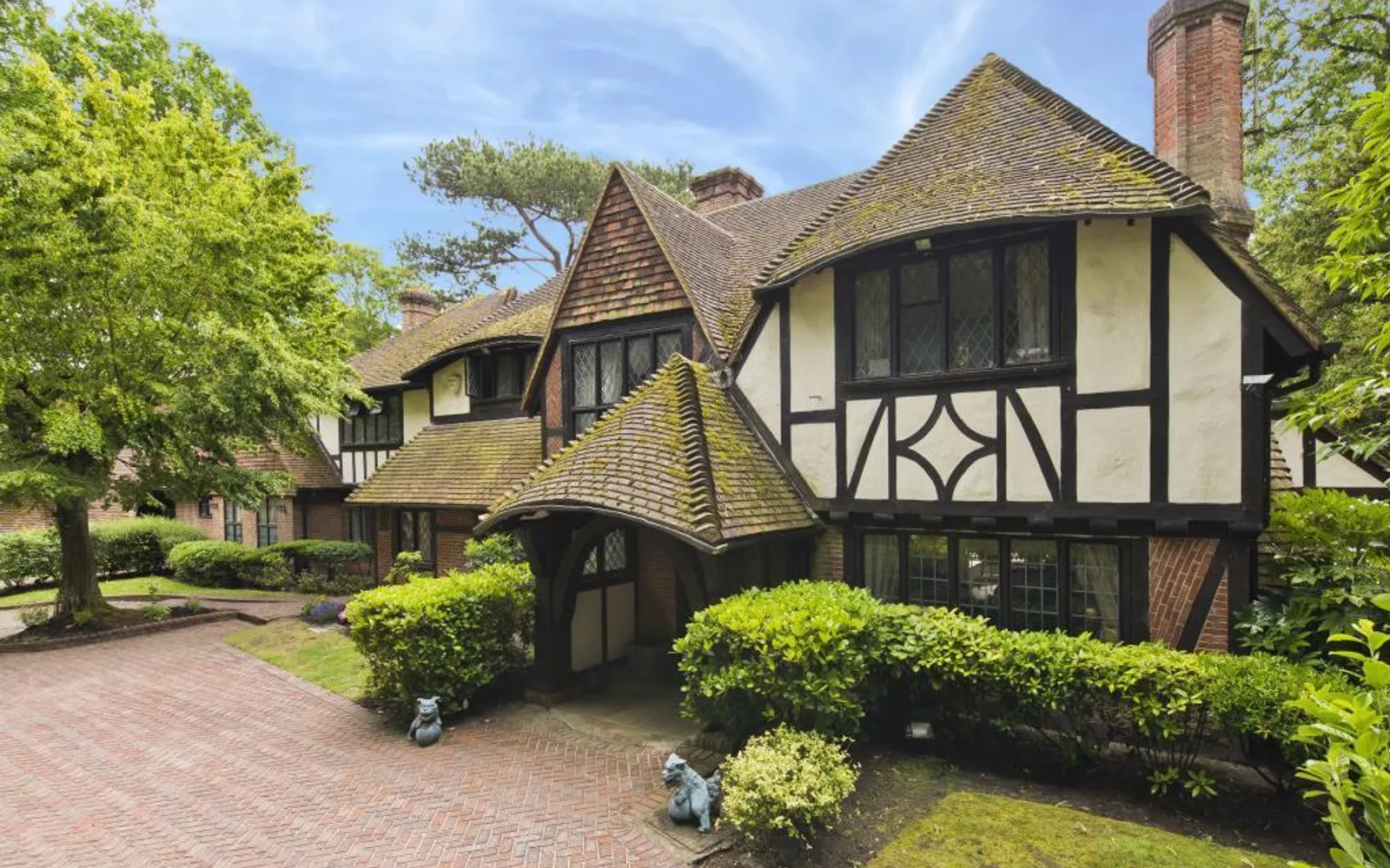 House Silverdale Avenue in Elmbridge