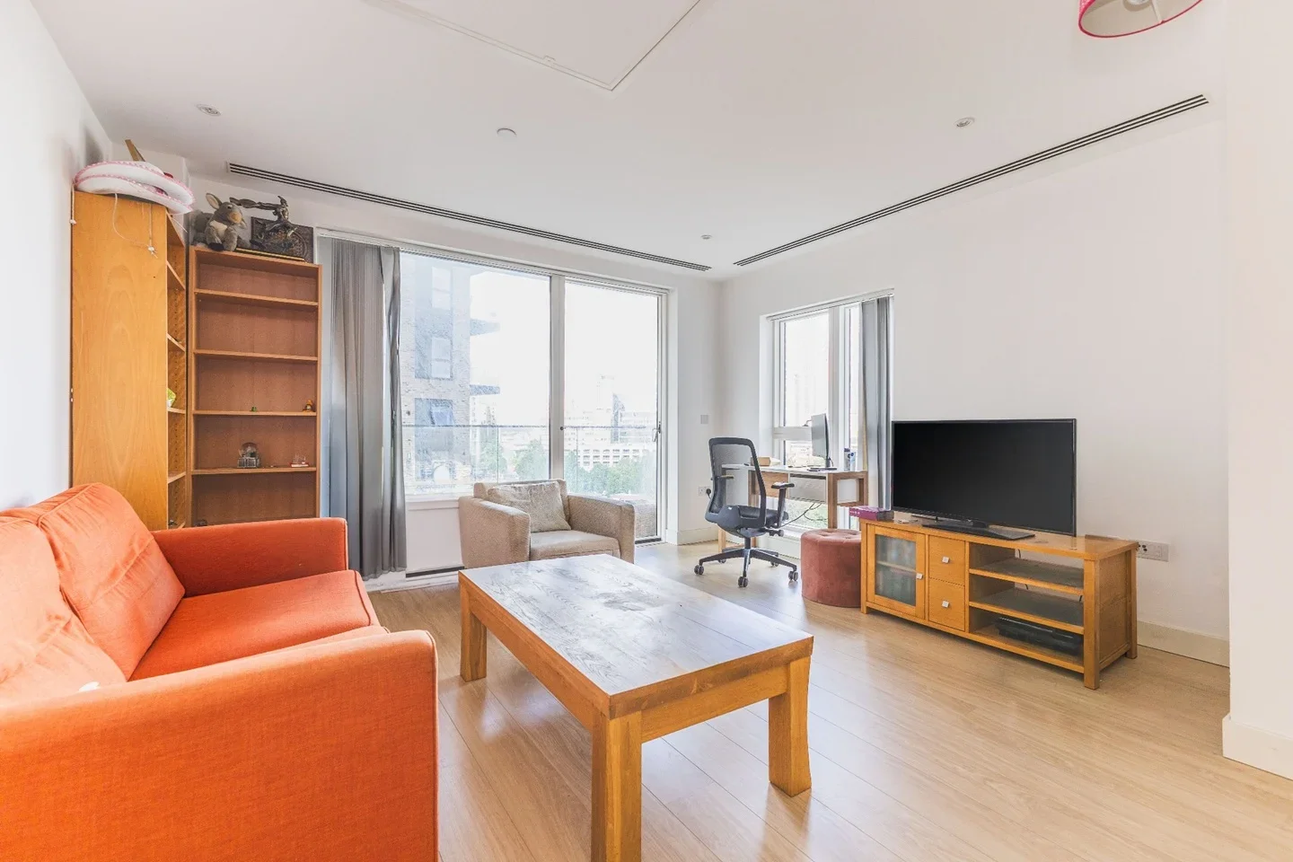 Flat Cherry Orchard Road in Greater London