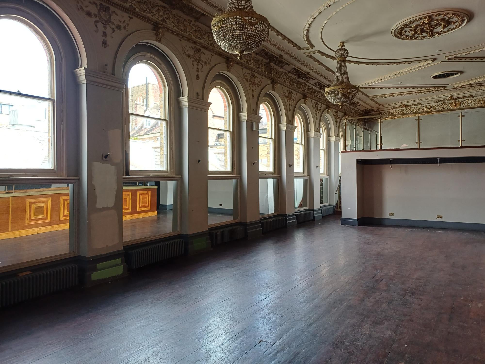 Flat Griffin Arcade in Greater London