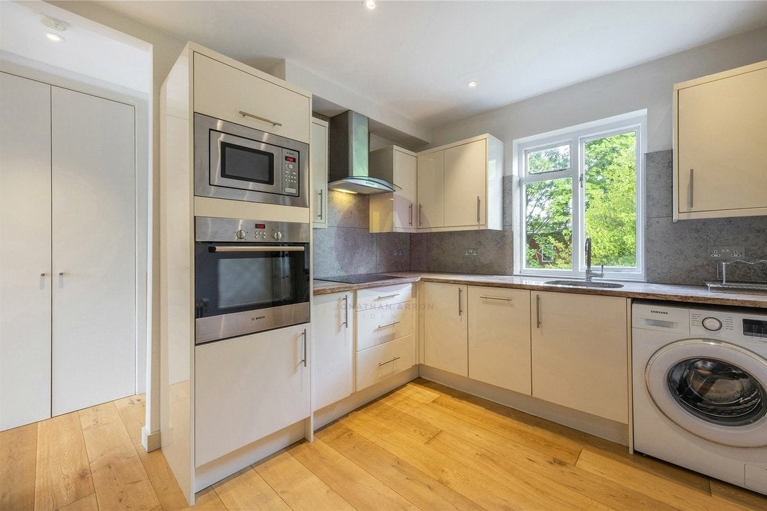Flat Blenheim Terrace in City of Westminster