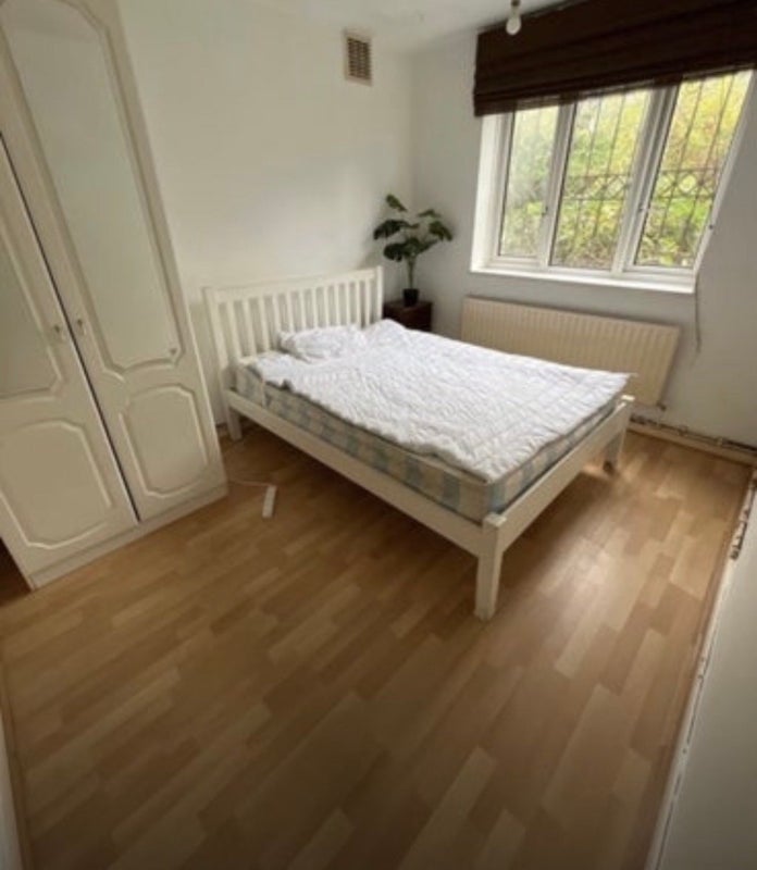 Room Cazenove Road in Greater London