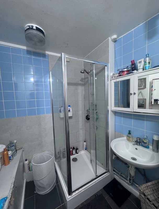 Room Cazenove Road in Greater London