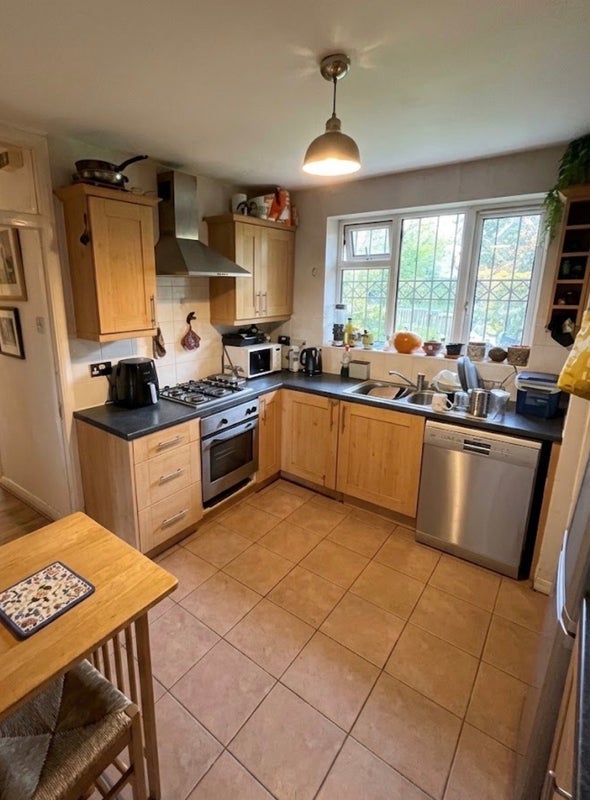 Room Cazenove Road in Greater London