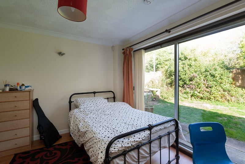 Room Mullins Close in Poole